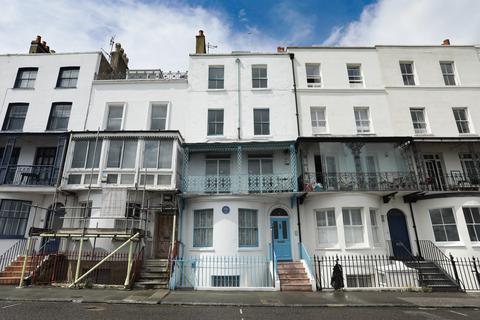 6 bed property, in Paragon, £750,000