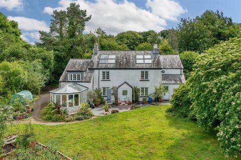 5 bed property, in Brook Lane, £1,150,000