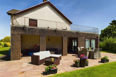 5 bed property, in Heol Broom, £750,000