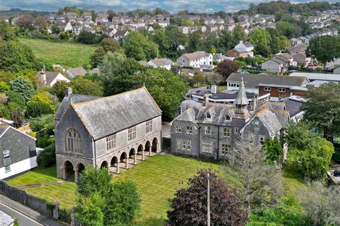 10 bed property, in Plympton, £895,000