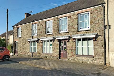 3 bed property, in Grist Square, £475,000