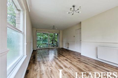 2 bed property, in The Parkway, £155,000
