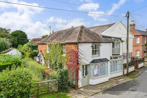 4 bed property, in Dixter Road, £449,000