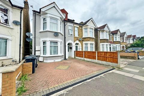 5 bed property, in Wellesley Road, £820,000