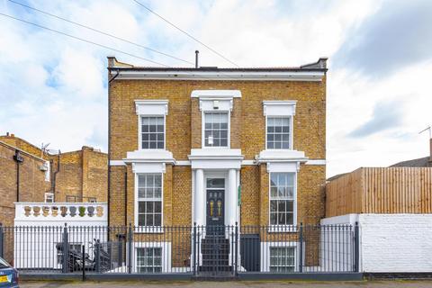5 bed property, in Stamford Road, £1,899,999