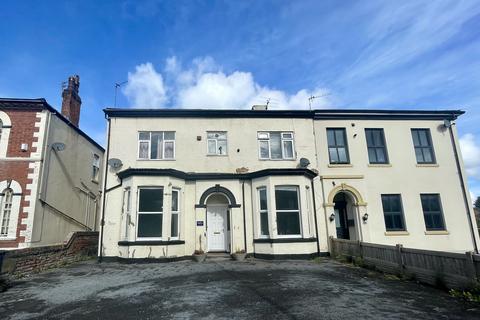 2 bed property, in Manchester Road, £110,000