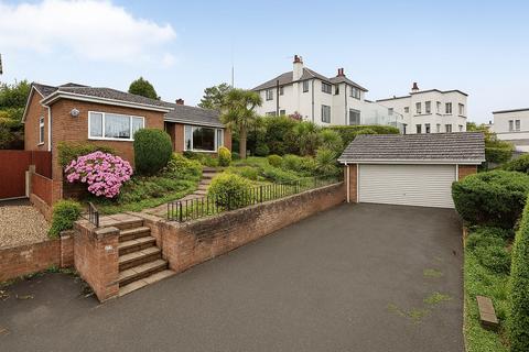 4 bed property, in Woodland Avenue, £495,000