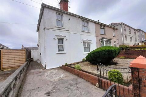 3 bed property, in Waun Road, £120,000