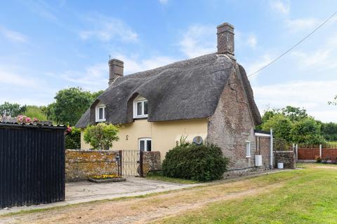 3 bed property, in East Knighton, £535,000