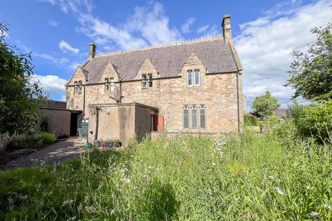 1 bed property, in Main Street, £295,000