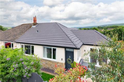 3 bed property, in Moor Park Drive, £427,777