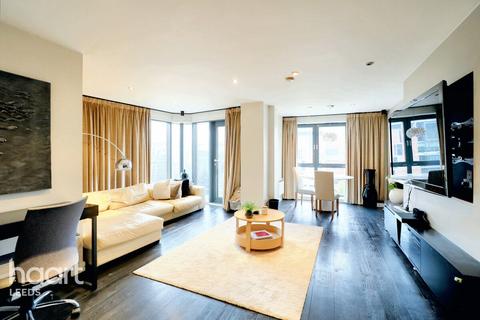 2 bed property, in Calverley Street, £280,000