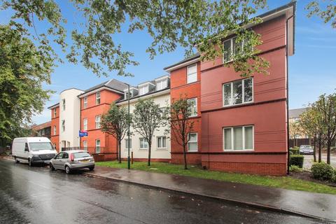 2 bed property, in Hamilton Court, £110,000