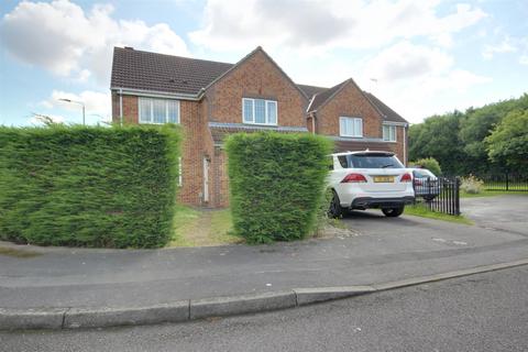 4 bed property, in Santolina Way, £299,950