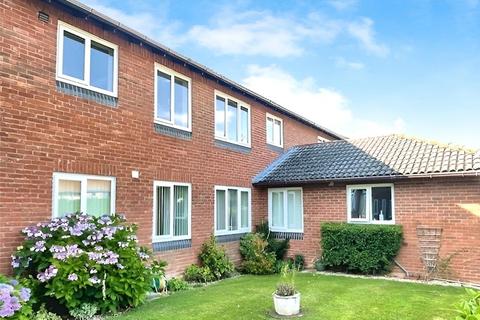 2 bed property, in Shelly Crescent, £65,000