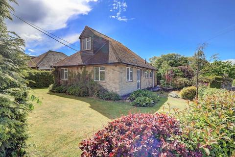 3 bed property, in Cryers Hill, £575,000