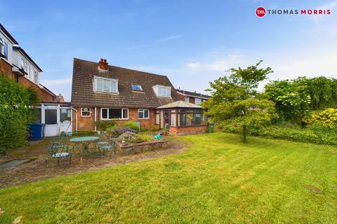 4 bed property, in Ramsey Road, £425,000