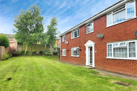 2 bed property, in Roseacre Close, £235,000
