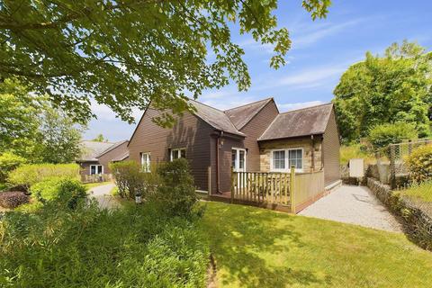 2 bed property, in Trenython Manor, £120,000