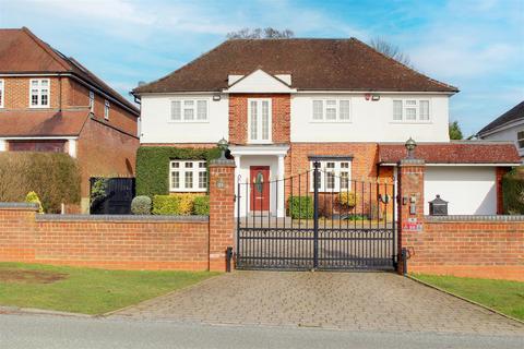 5 bed property, in Mymms Drive, £1,850,000