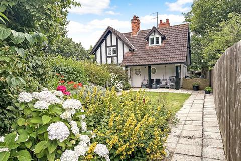 3 bed property, in The Cottage, £425,000