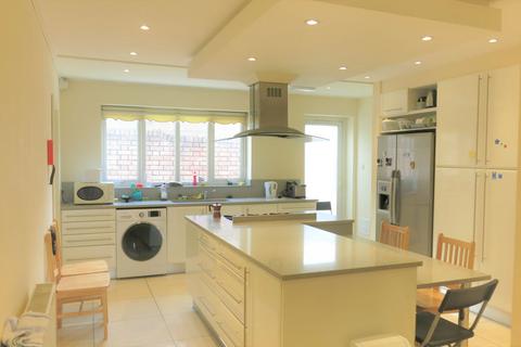 9 bed property, in Leeside Crescent, £1,600,000