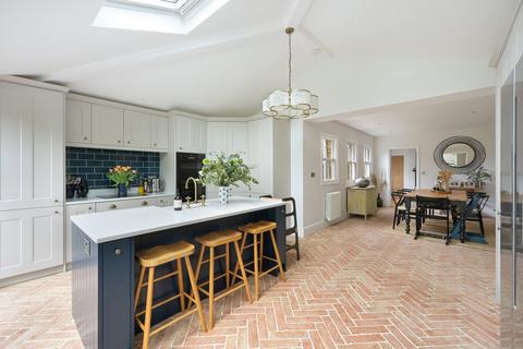 3 bed property, in Beauchamp Road, £1,000,000