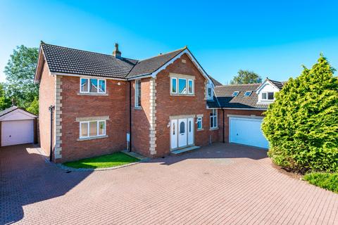 5 bed property, in Linden Fold, £720,000