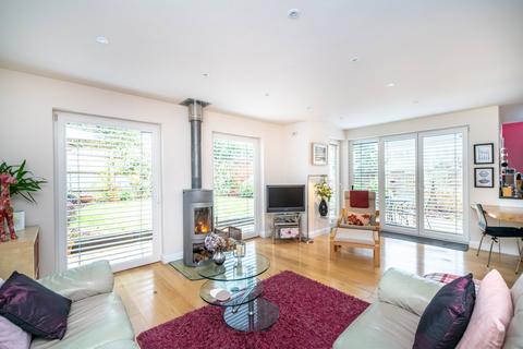 4 bed property, in Belswains Lane, £700,000