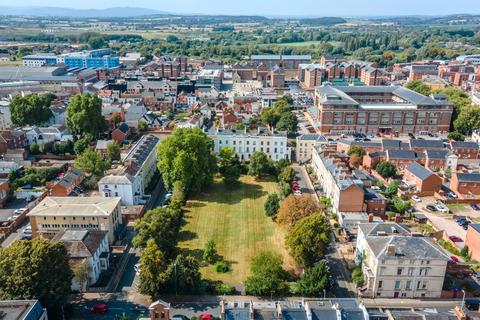 1 bed property, in Brunswick Square, £115,000