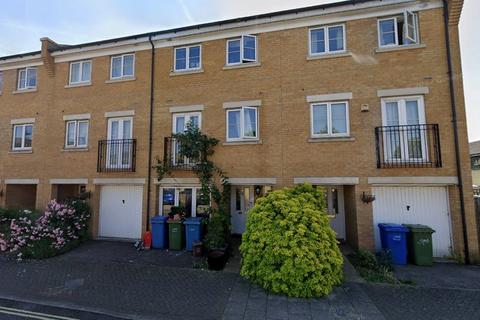 4 bed property, in 3 Lynbrook Grove, £660,000