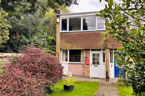 2 bed property, in Blackham Drive, £200,000