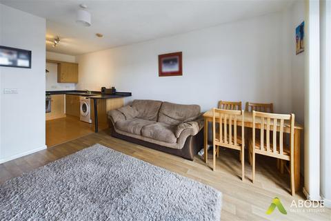2 bed property, in Great Northern Point, £116,000