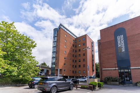 1 bed property, in Atlantic Wharf, £124,000