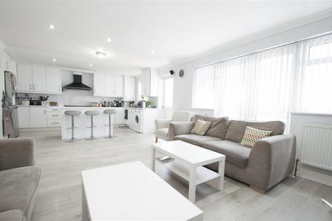 5 bed property, in London Road, £895,000
