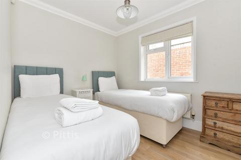 2 bed property, in Fort Warden Road, £90,000
