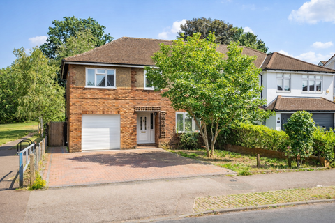 5 bed property, in Sherwood Avenue, £950,000