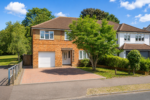 5 bed property, in Sherwood Avenue, £950,000