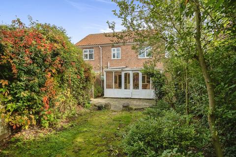 4 bed property, in Chimney Field Road, £230,000