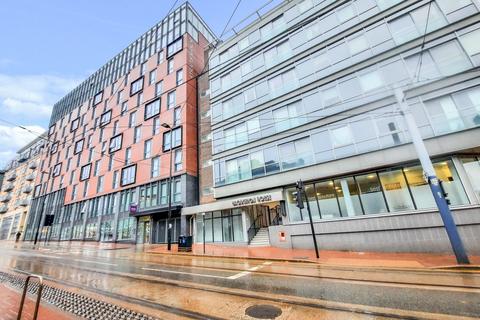 1 bed property, in West Street, £90,000