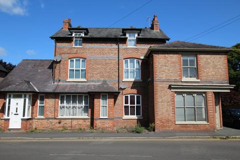 2 bed property, in Gravel Lane, £315,000