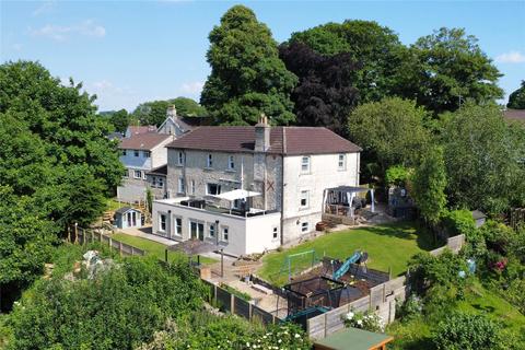 5 bed property, in Wells Road, £800,000