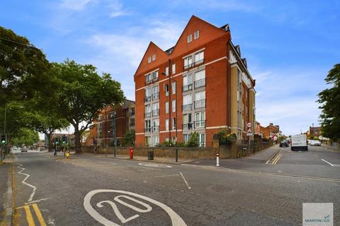 2 bed property, in The Pavilion, £125,000