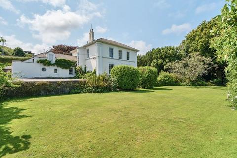 5 bed property, in Millpond Avenue, £1,395,000