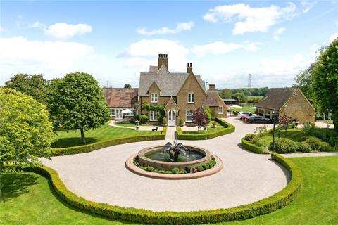 9 bed property, in Peakes End, £2,995,000