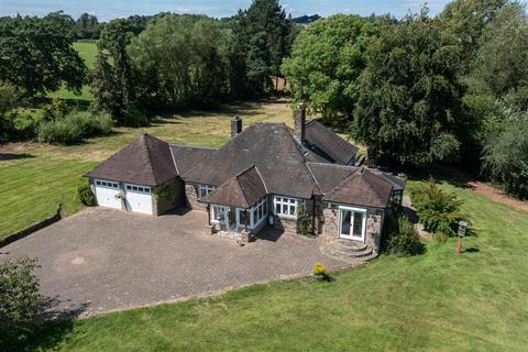 3 bed property, in Treeneuk, £795,000