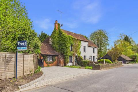 3 bed property, in Latimer Road, £675,000