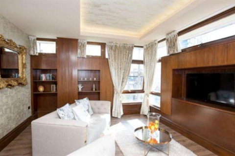 1 bed property, in 60 Old Hall Street, £139,000