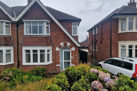 3 bed property, in Devonshire Road, £120,000