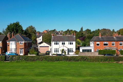 4 bed property, in Bantlam Lane, £525,000